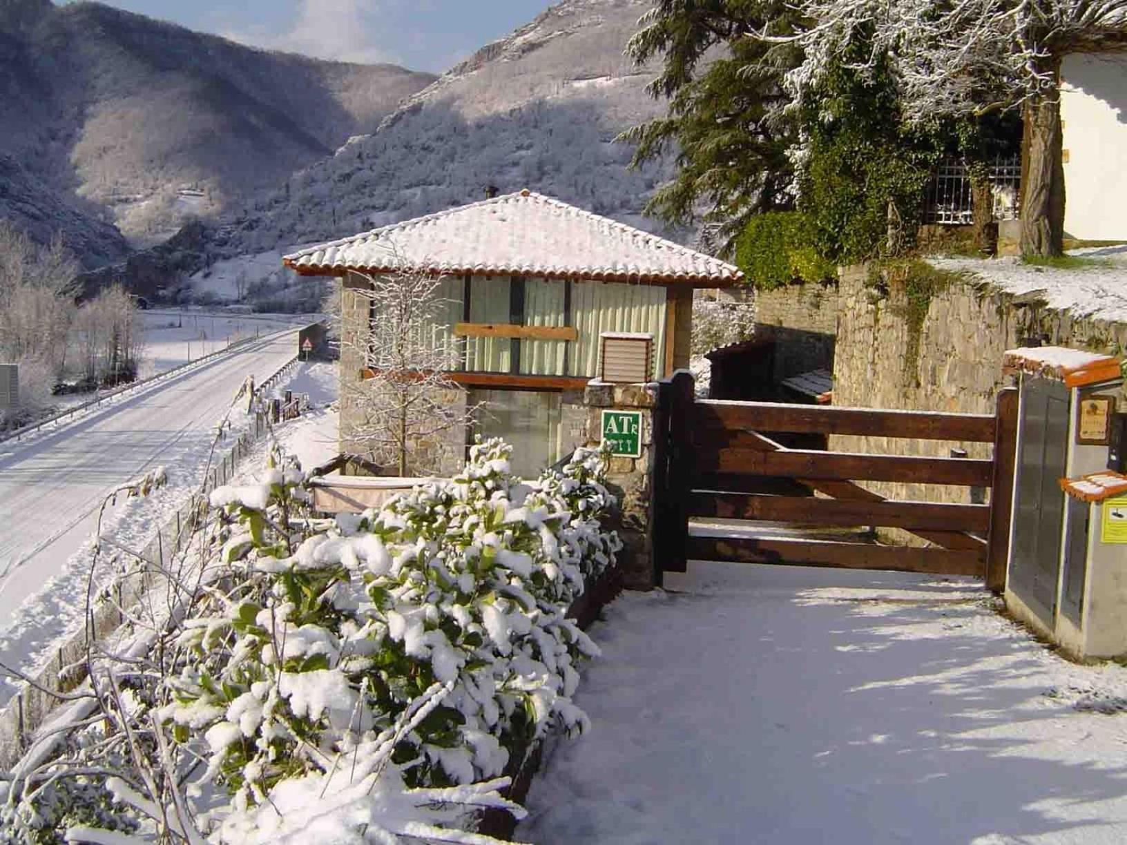 Apartamentos Rurales El Lleron Caso Екстериор снимка